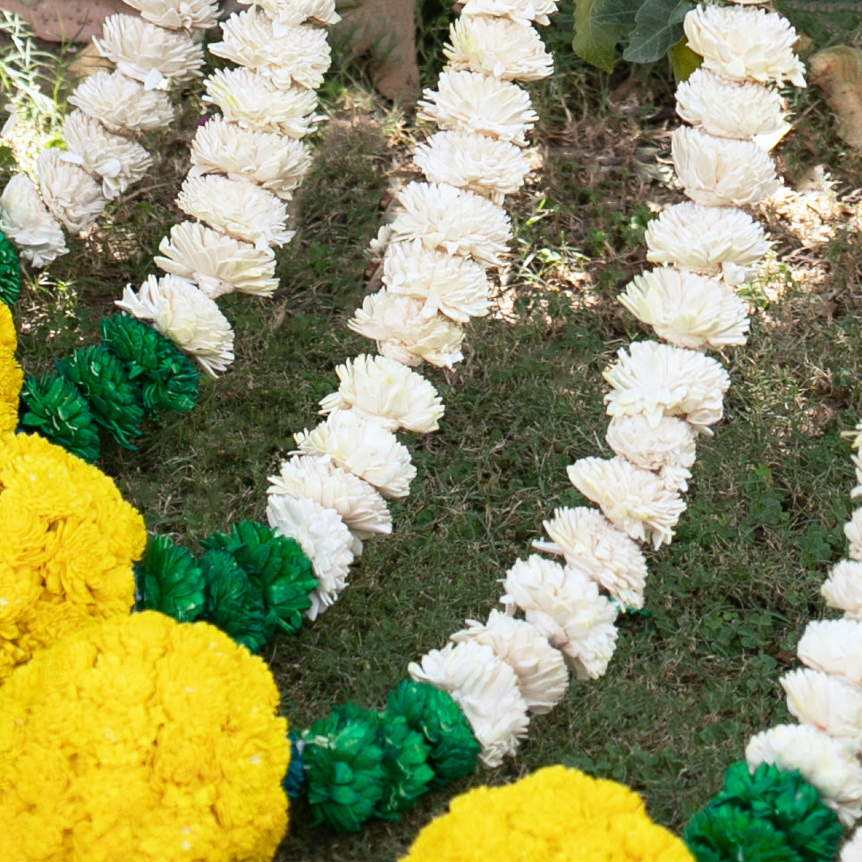 White sola wood flowers with Yellow ball- 6ft