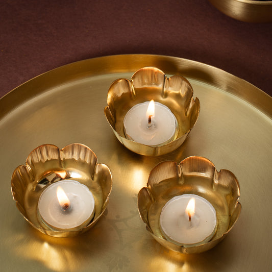 Flower mini floating brass tea light holder/urli (Set of 6)