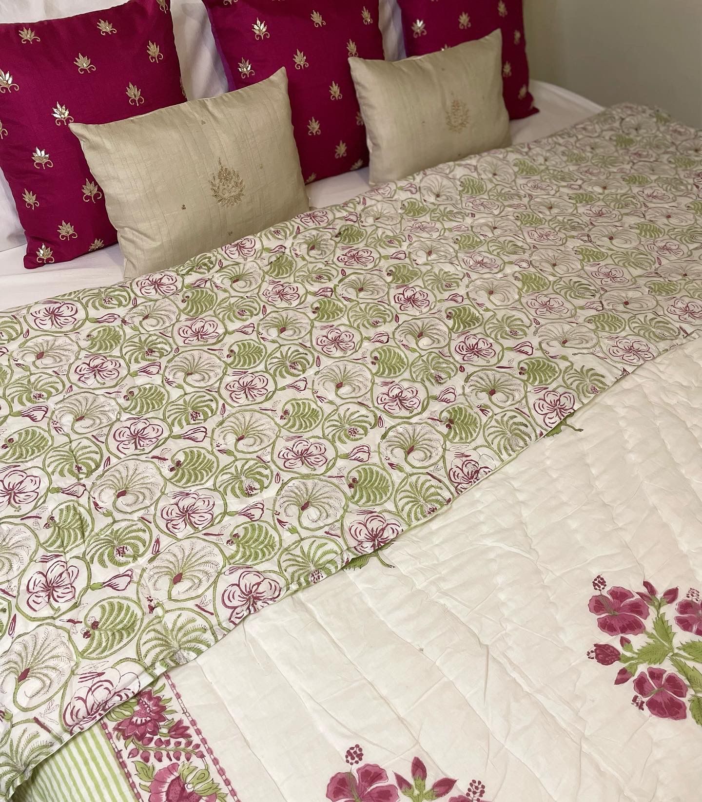 Hibiscus pink and white cotton quilt