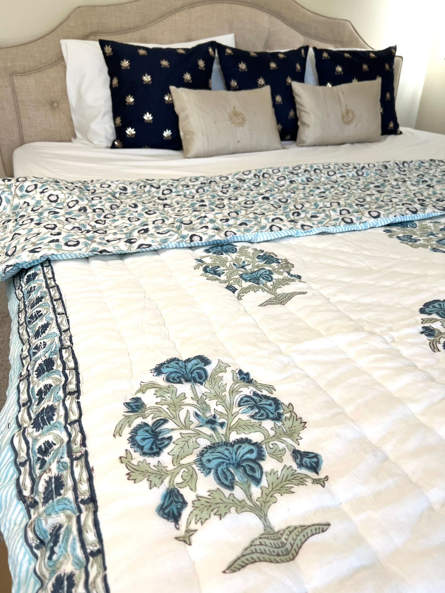 Blue pea cotton quilt