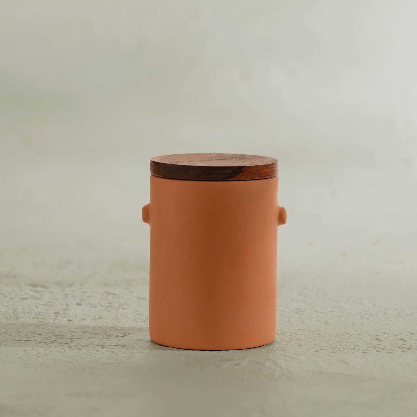 Terracotta tumbler with wooden lid