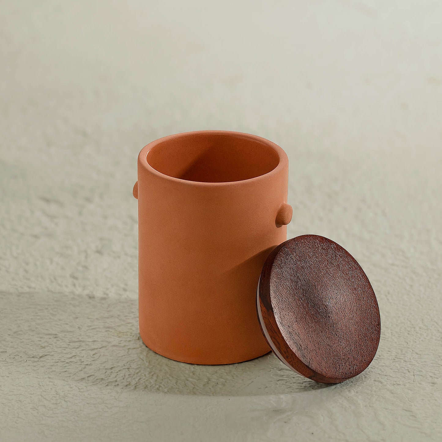 Terracotta tumbler with wooden lid